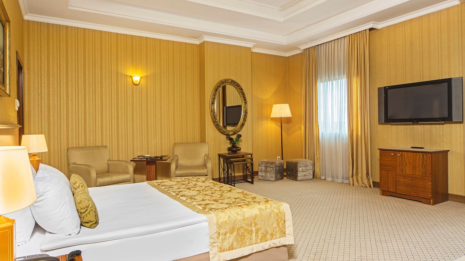 rooms-room-luxury-city-view