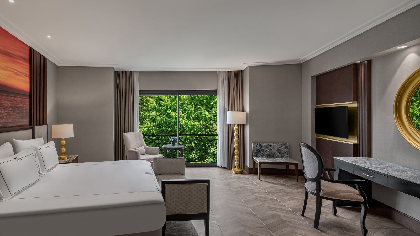 rooms-senior-suit-oda