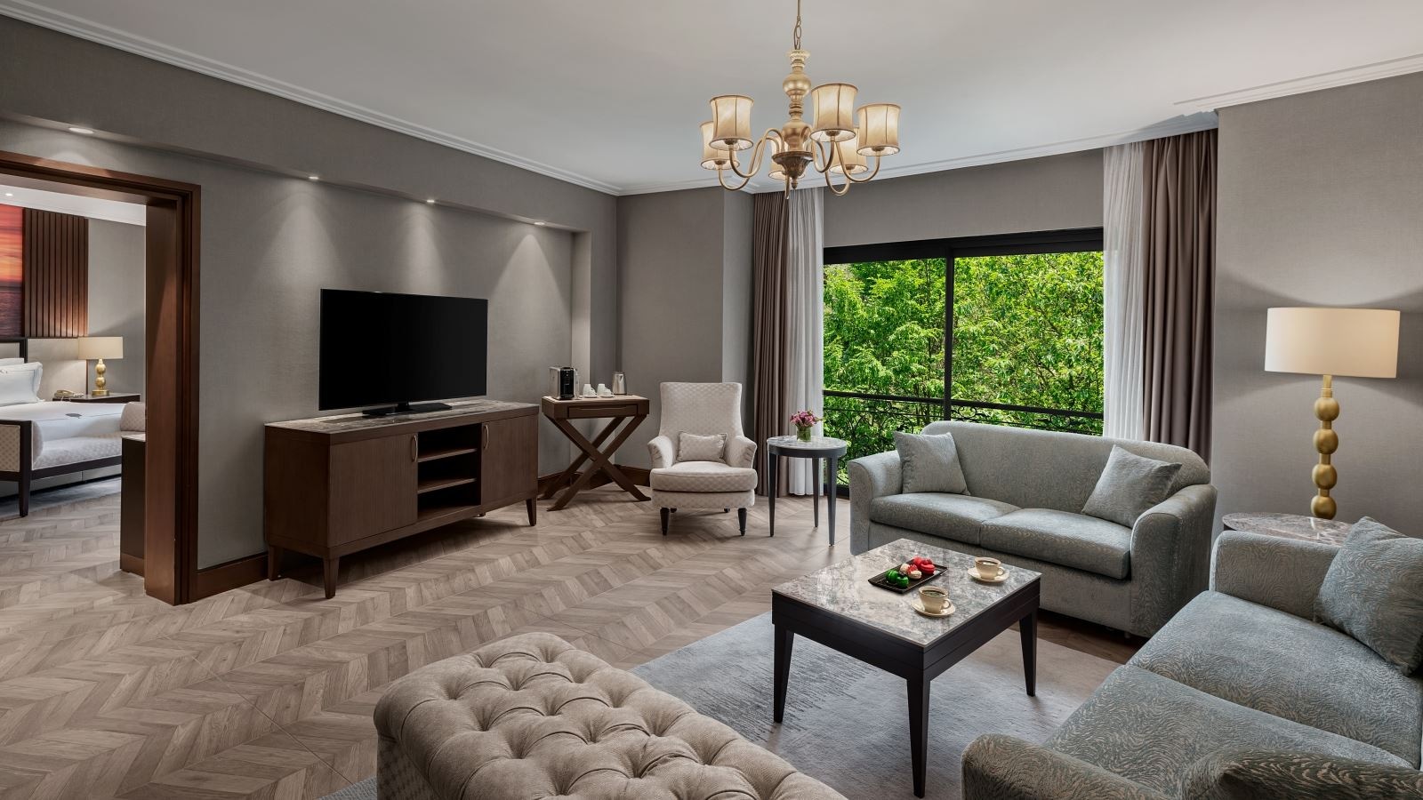 rooms-senior-suit-oda