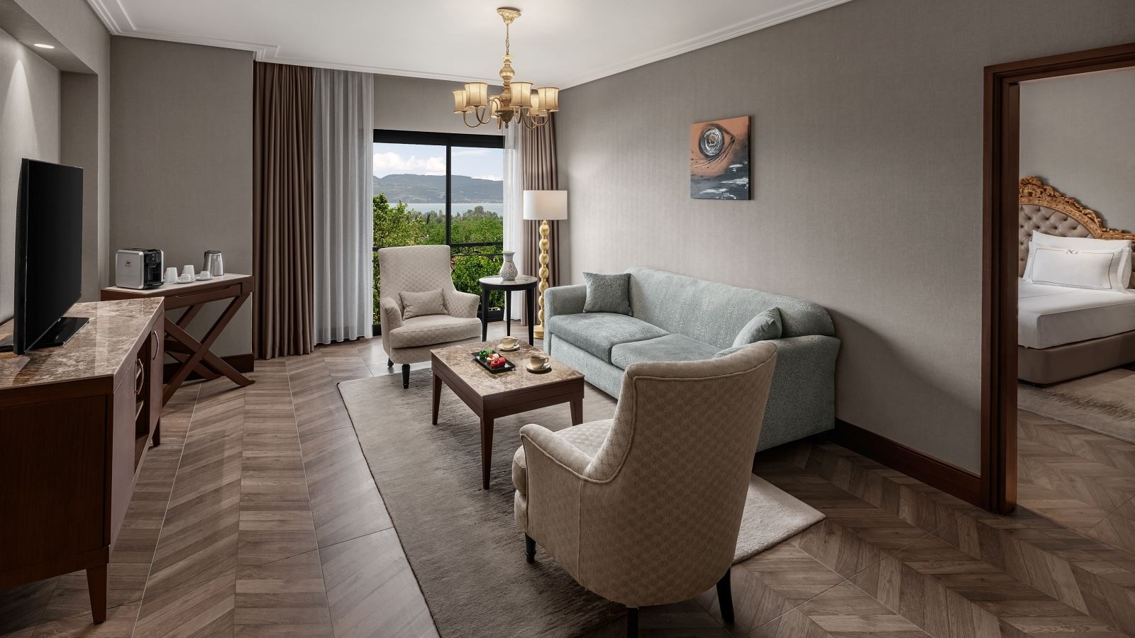 rooms-senior-suit-oda