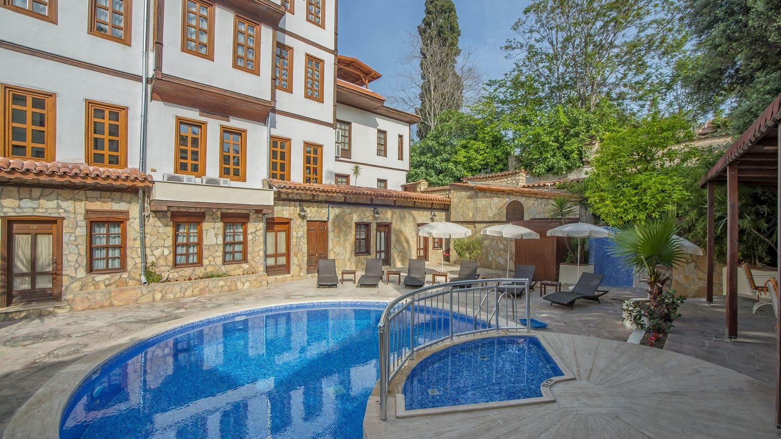 pools-outdoor-pool