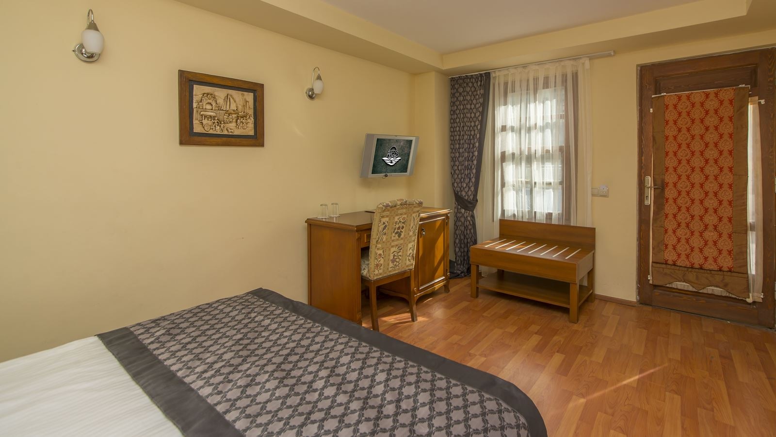 rooms-standard-deluxe-room