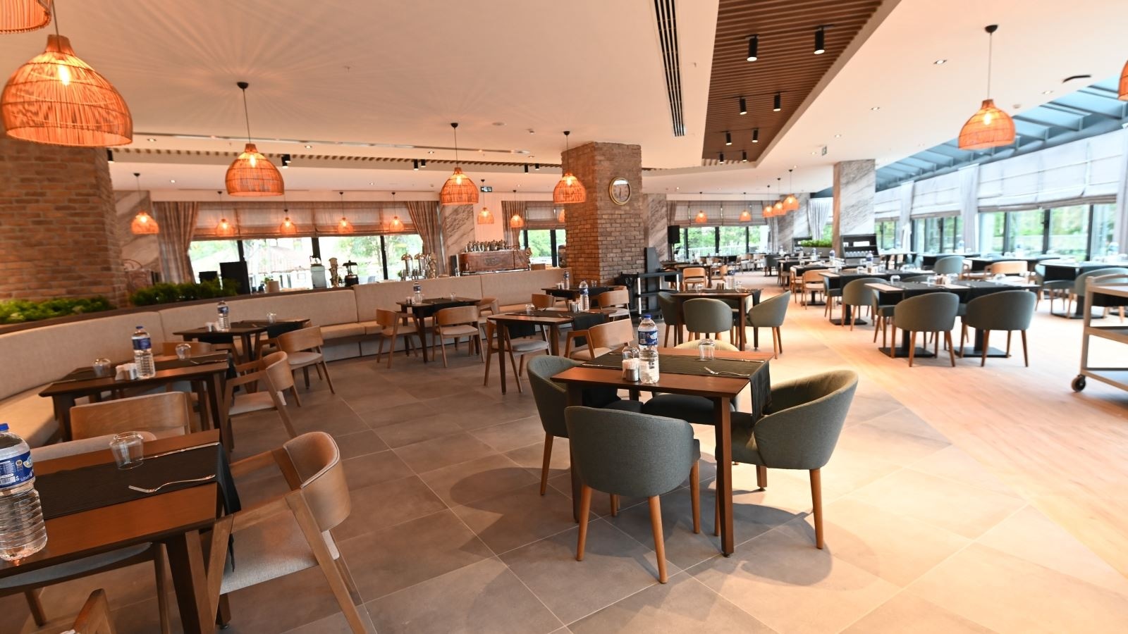 restaurants-restaurant