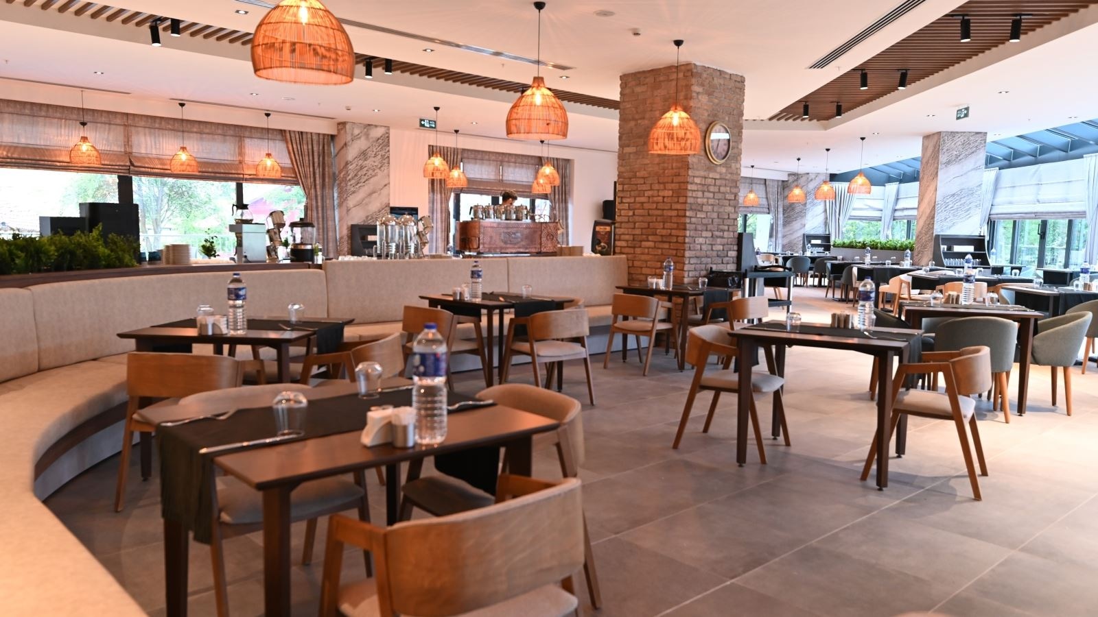 restaurants-restaurant