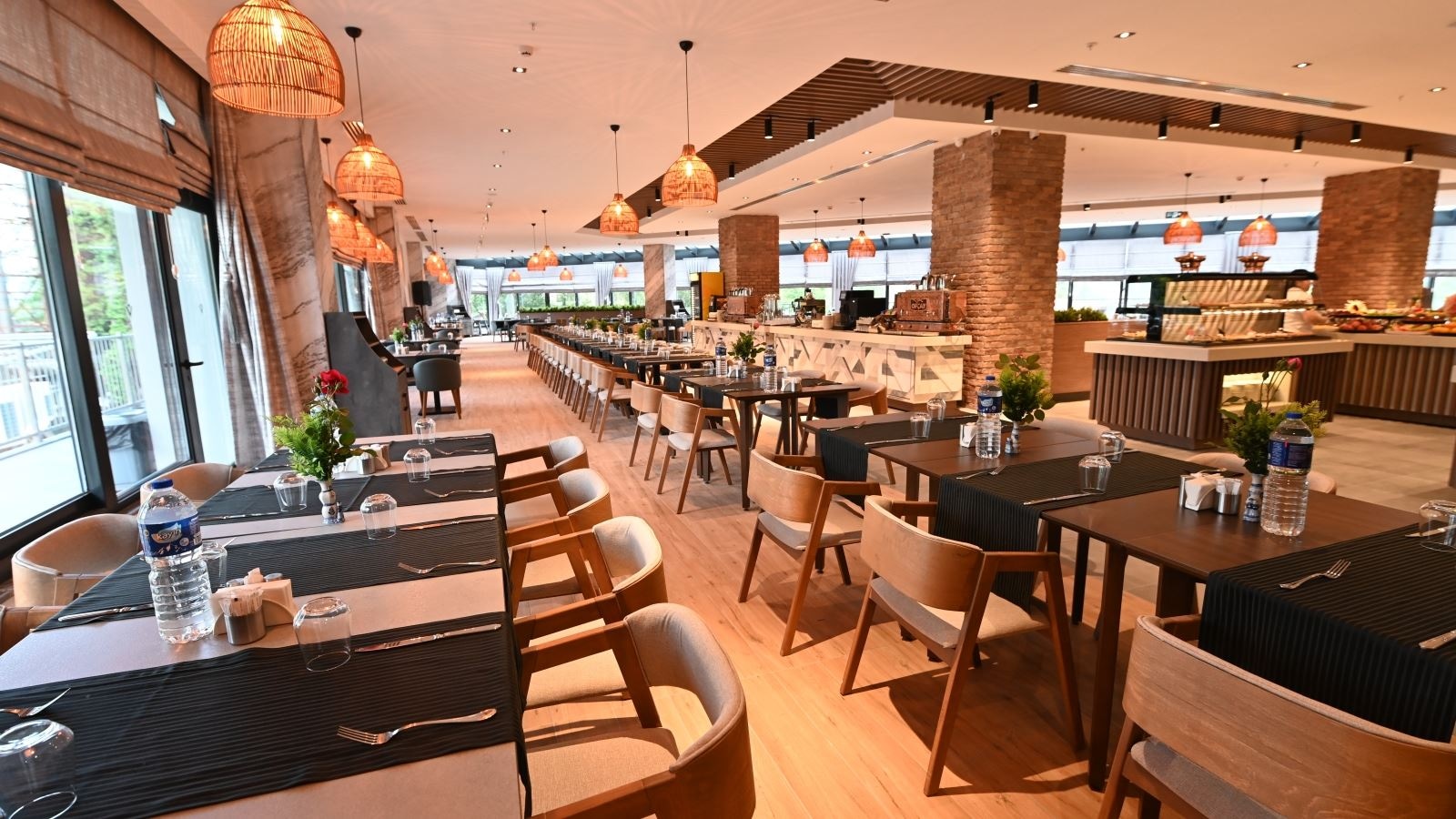 restaurants-restaurant