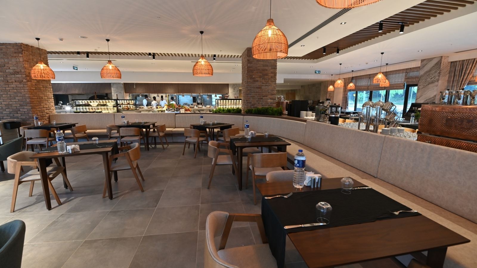 restaurants-restaurant