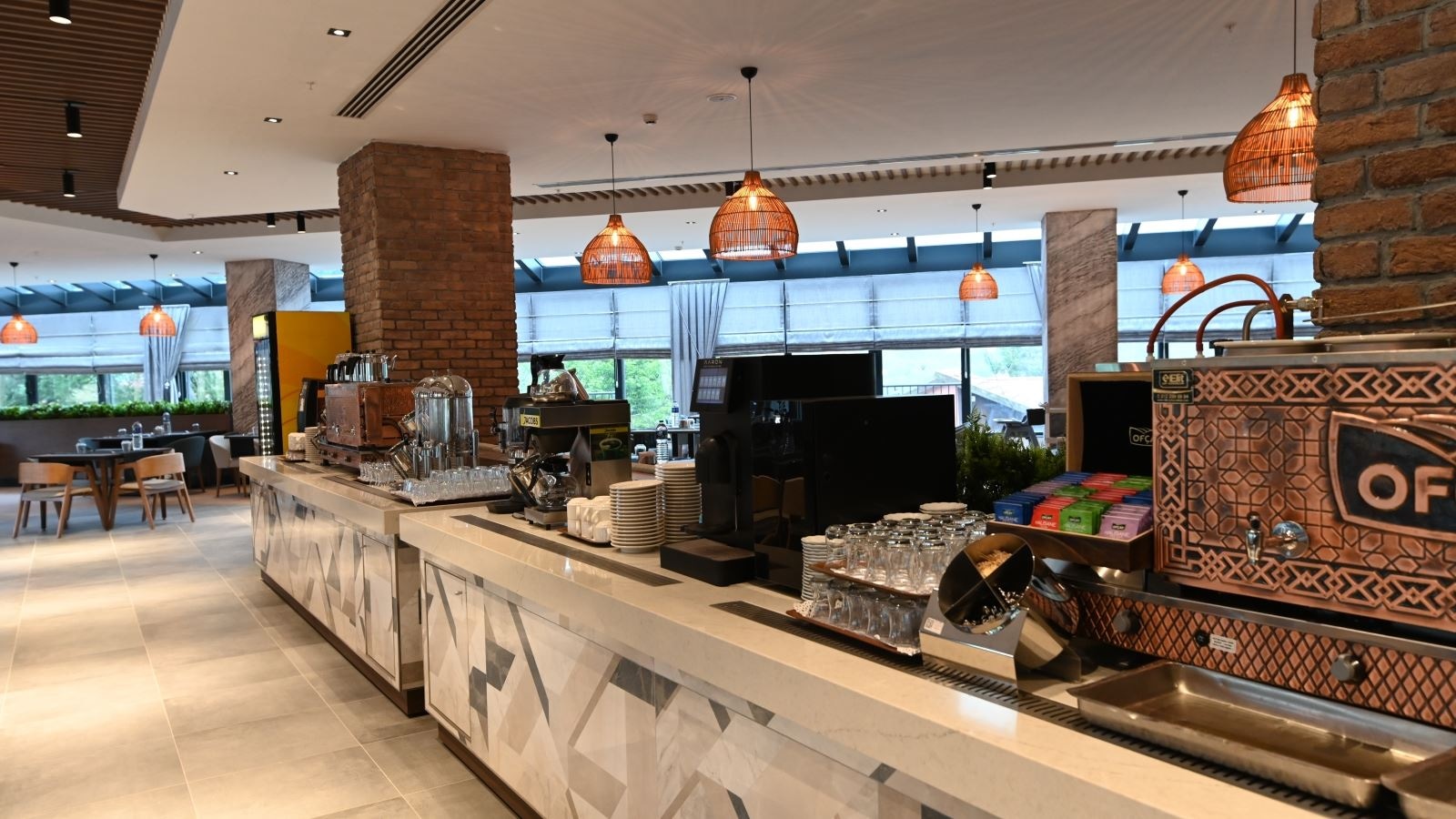 restaurants-restaurant