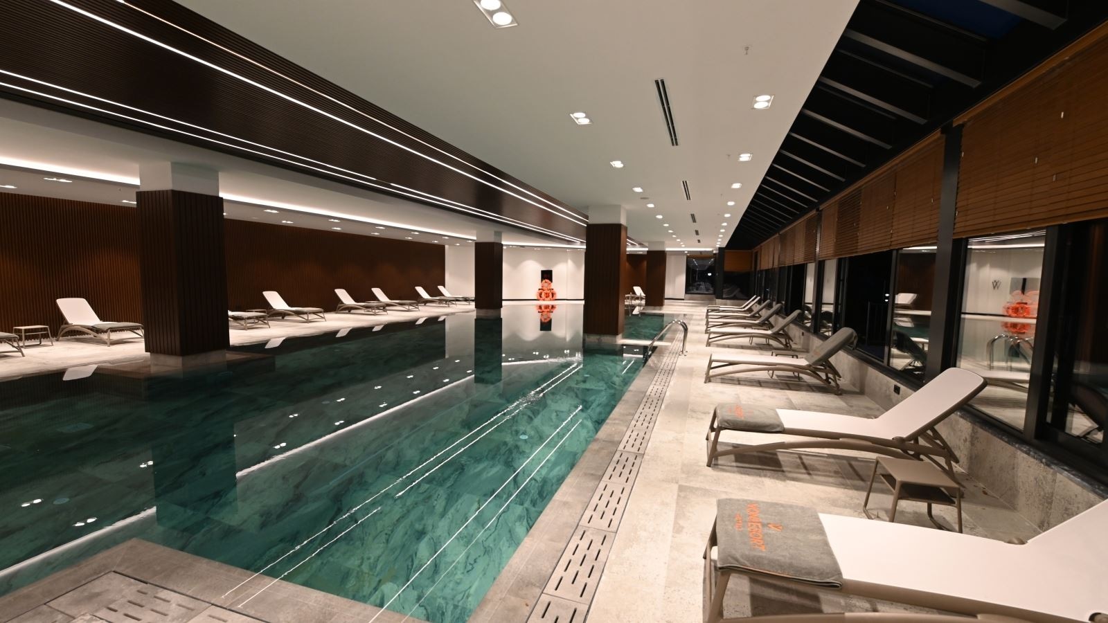 pools-indoor-pool