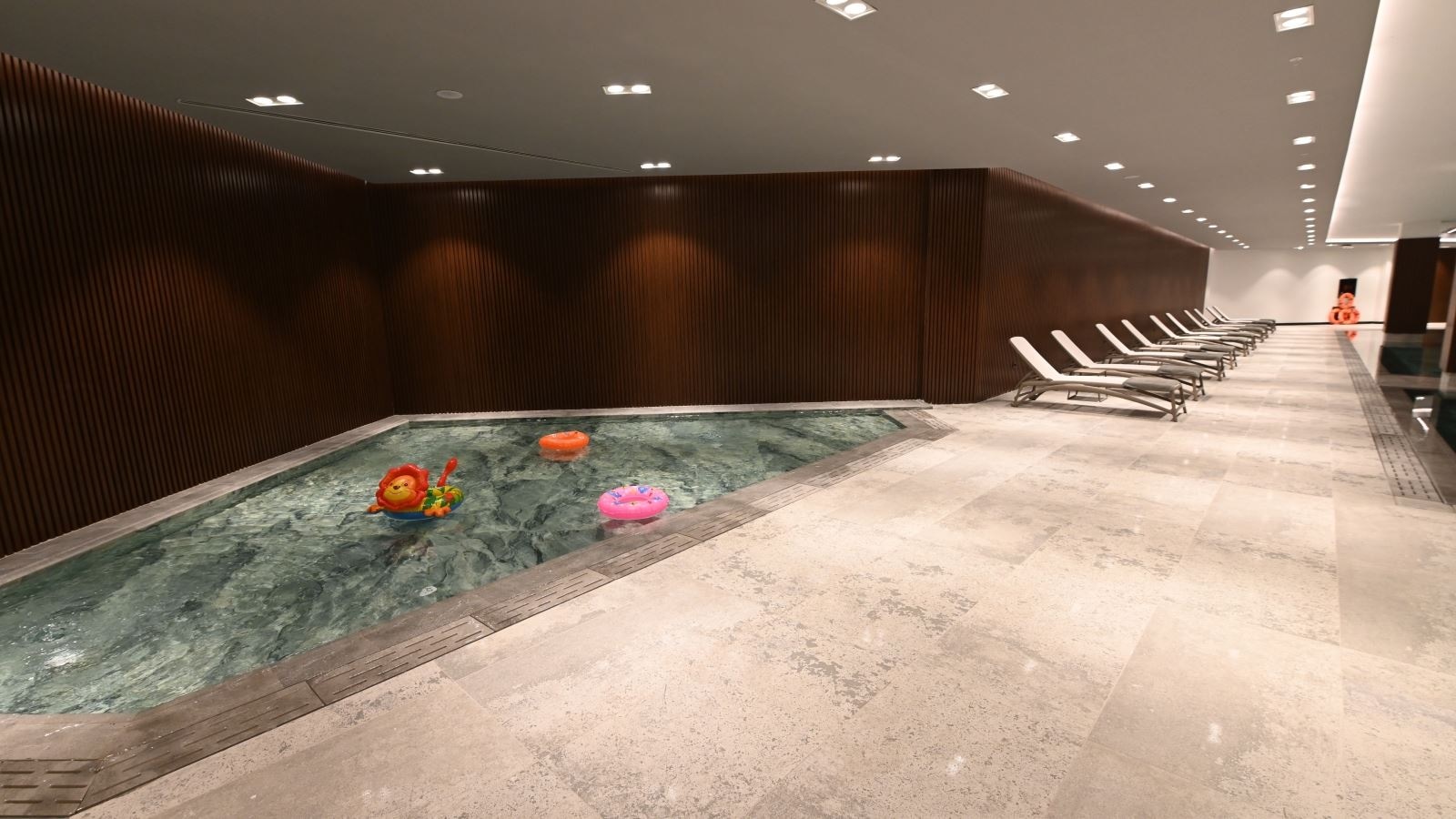 pools-indoor-pool