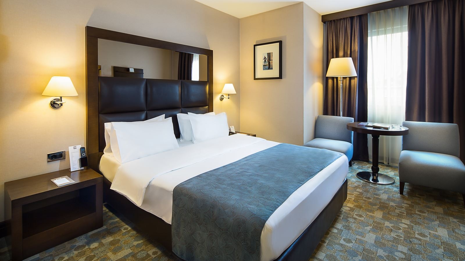 rooms-room-luxury-city-view