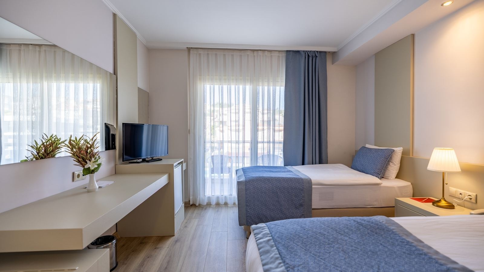 rooms-superior-room-landview-with-balcony