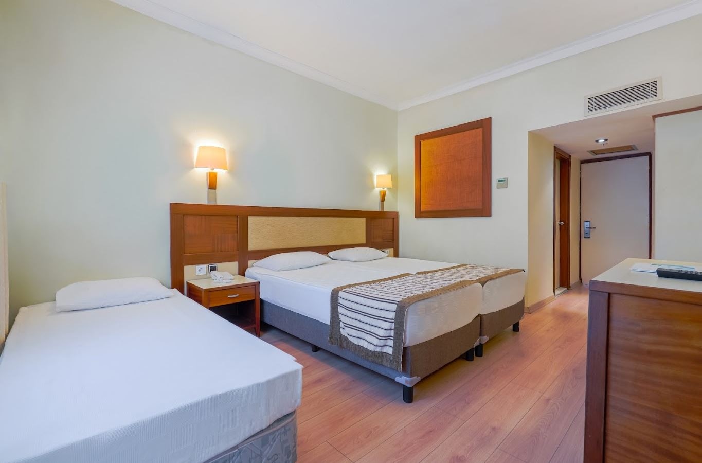 rooms-standard-room-sea-view-with-balcony