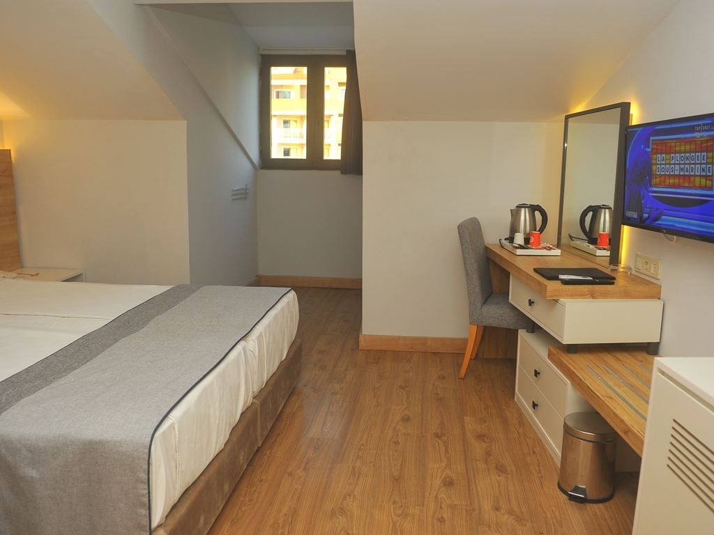 rooms-club-building-loft-room