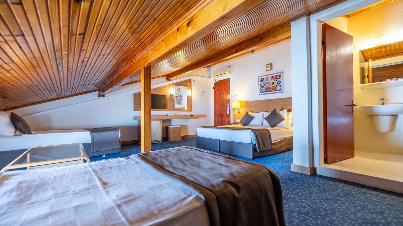 rooms-best-price-room-land-view