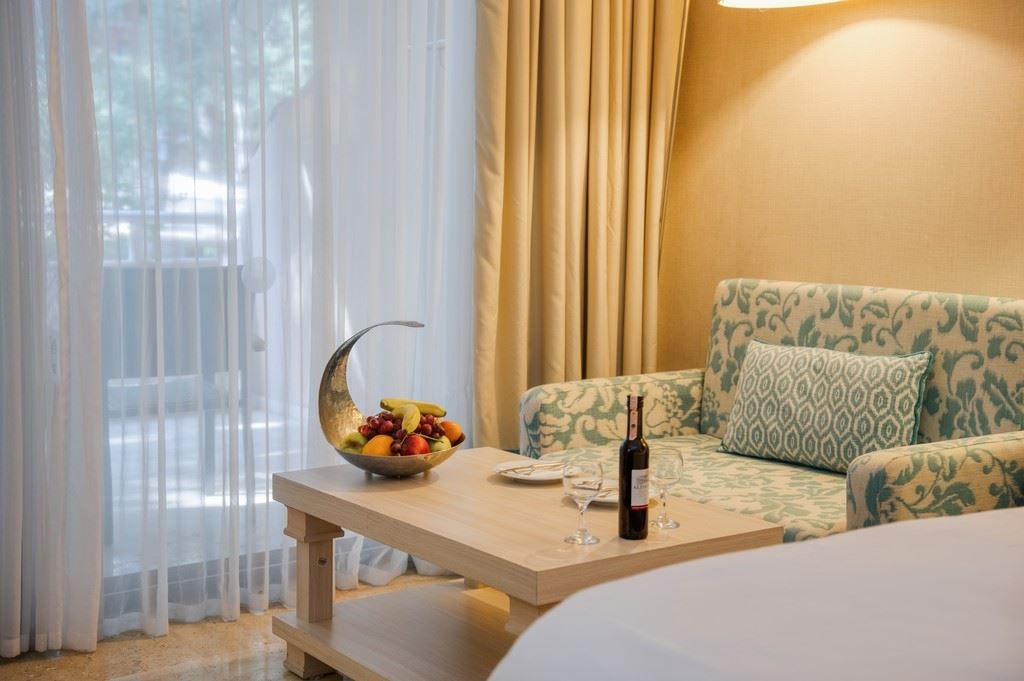 rooms-deluxe-family-room