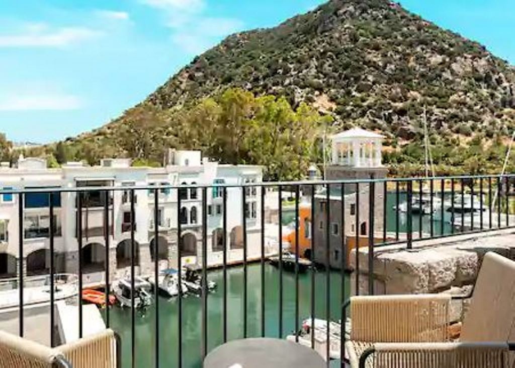 rooms-collection-premium-room-with-balcony