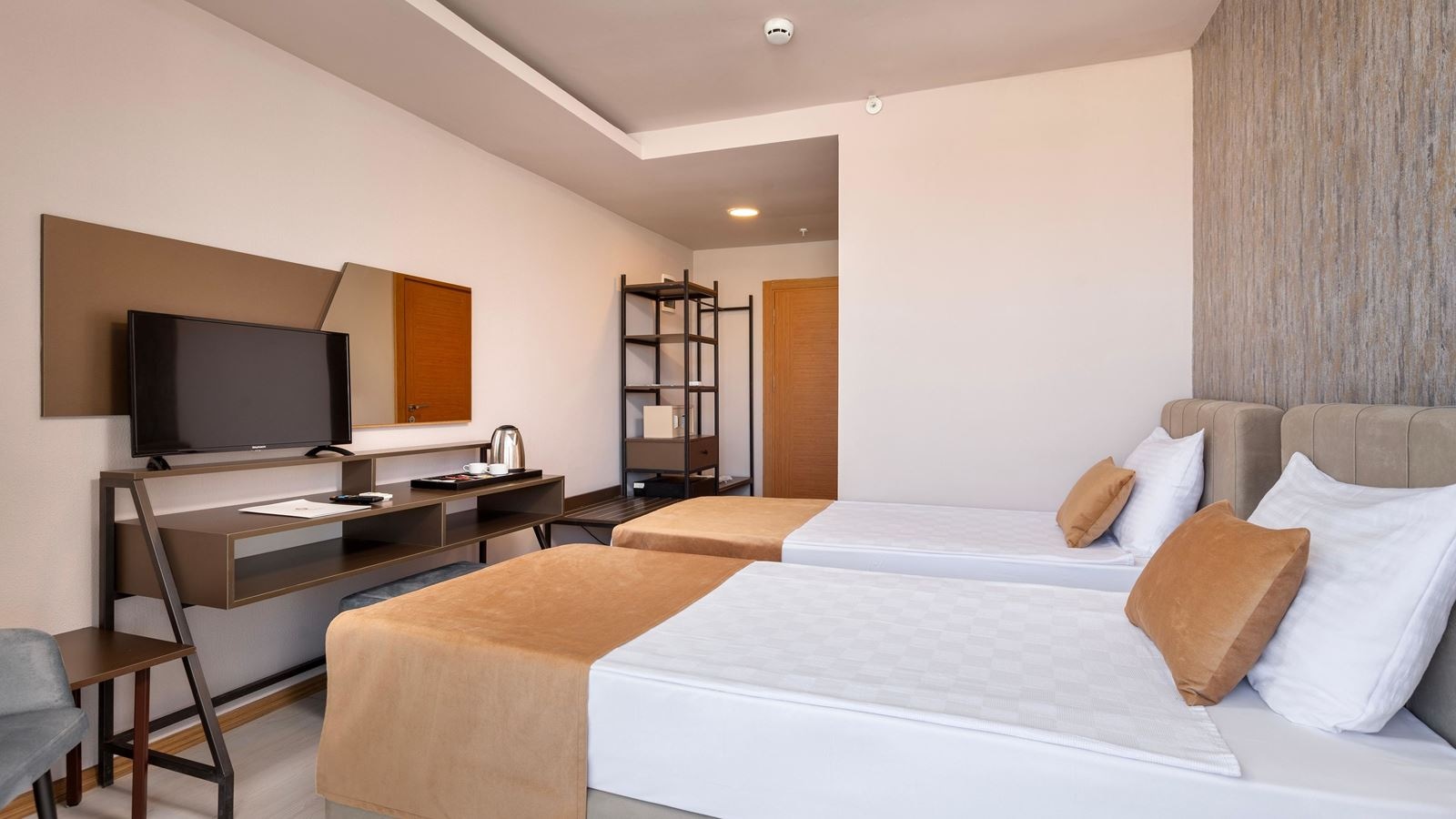 rooms-economy-room-with-french-balcony-single-use