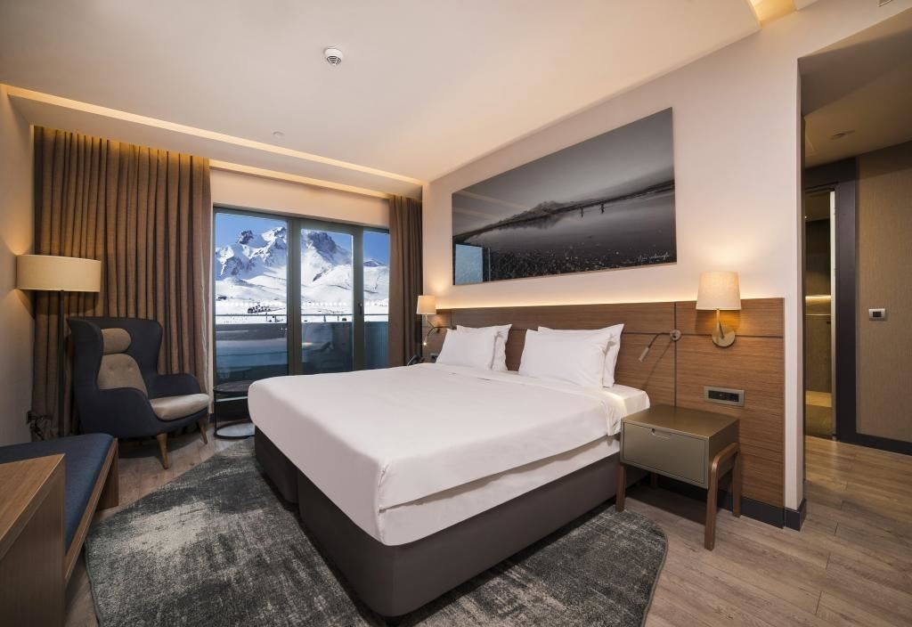 rooms-junior-suite-mountain-view