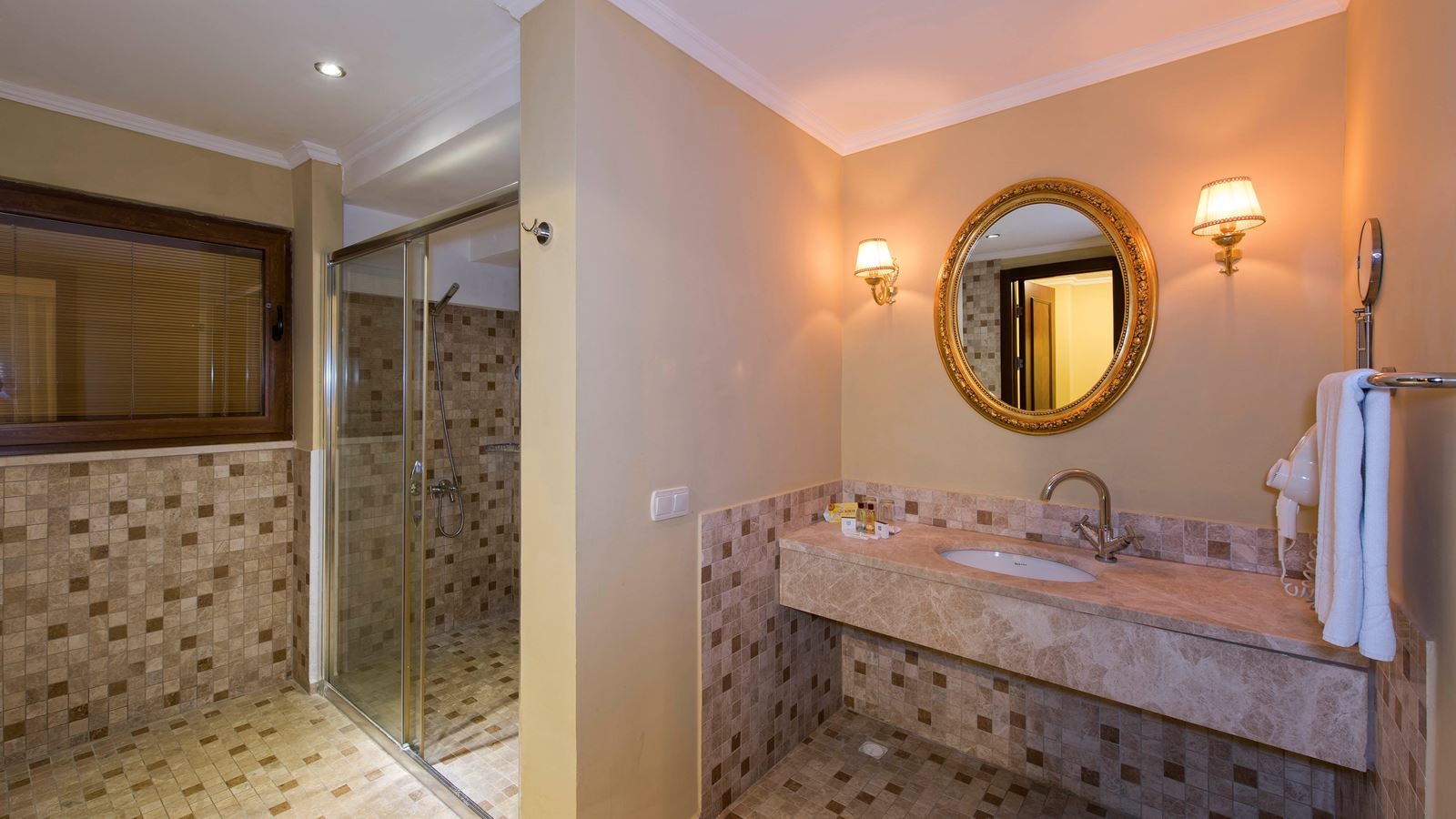rooms-luxury-suite