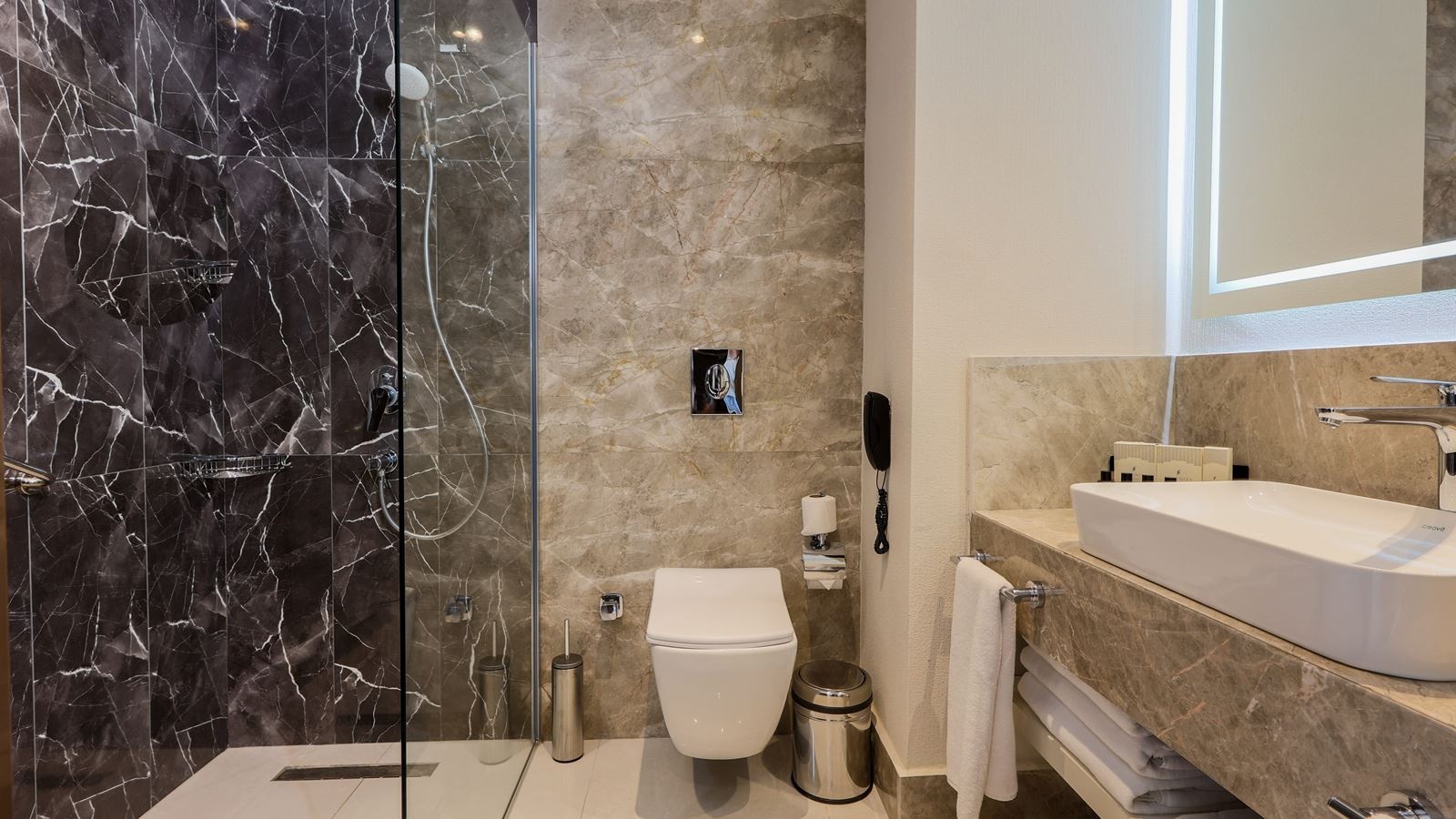 rooms-deluxe-room-sea-view