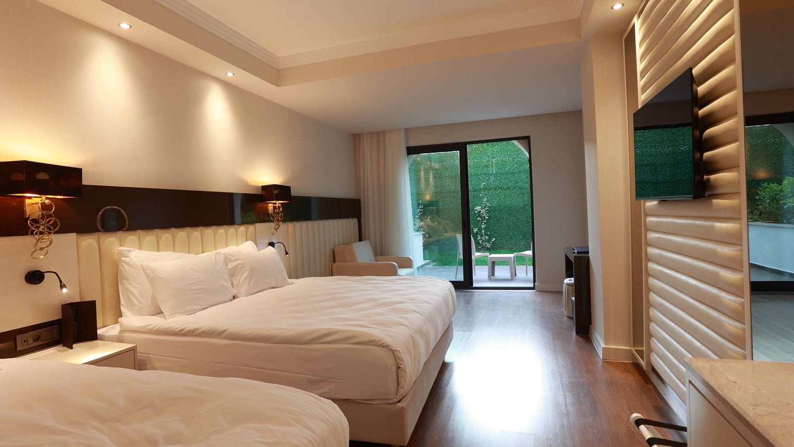 rooms-deluxe-garden-room