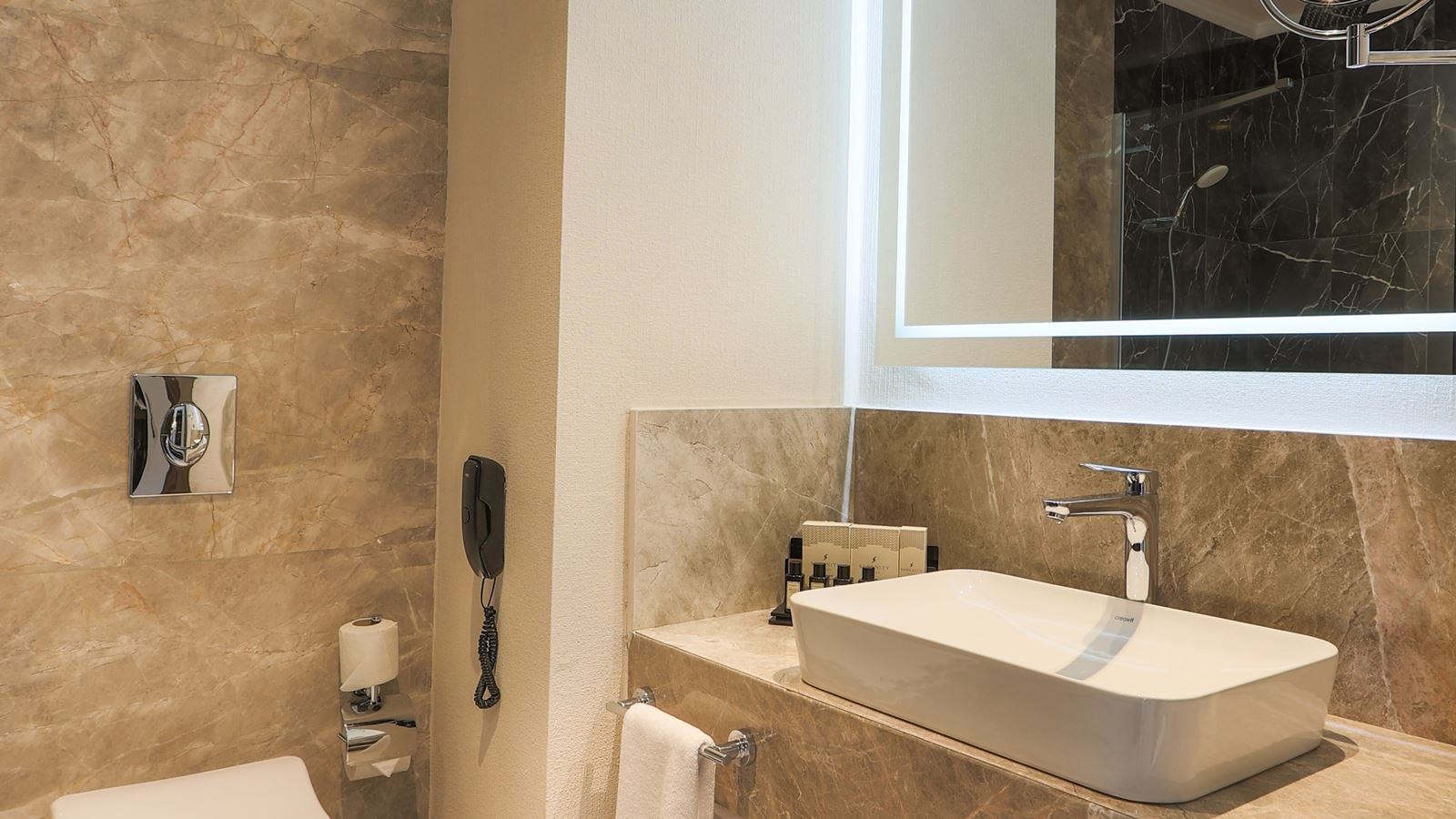 rooms-deluxe-garden-room