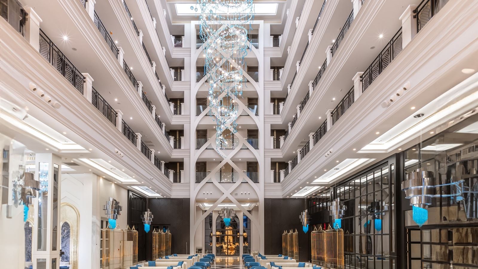 bars-queen-lobby-bar