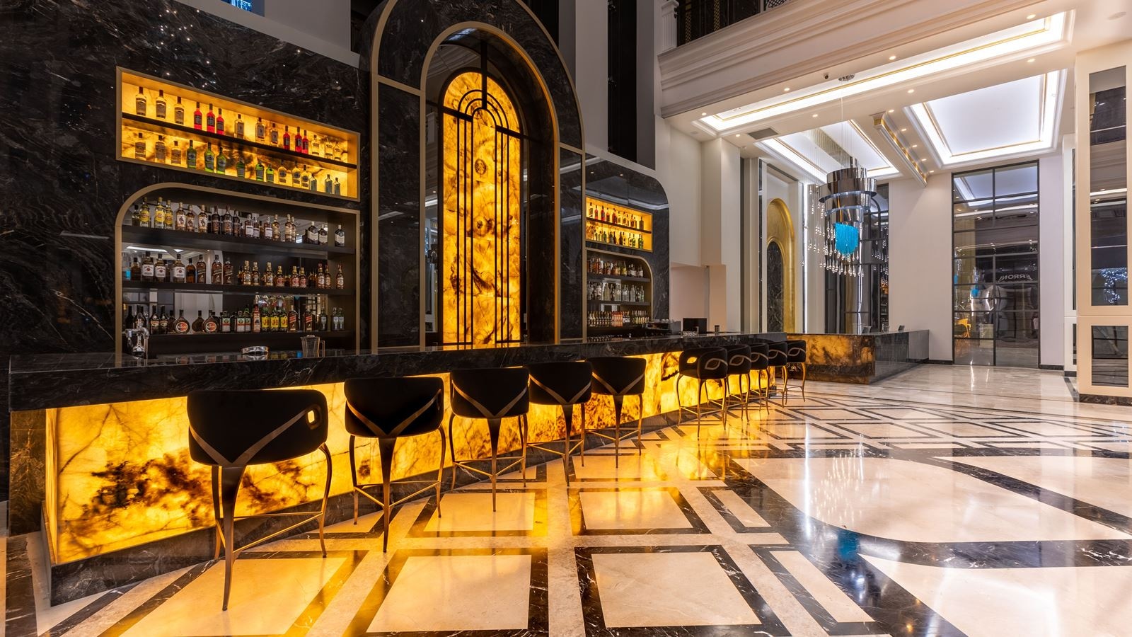 bars-queen-lobby-bar