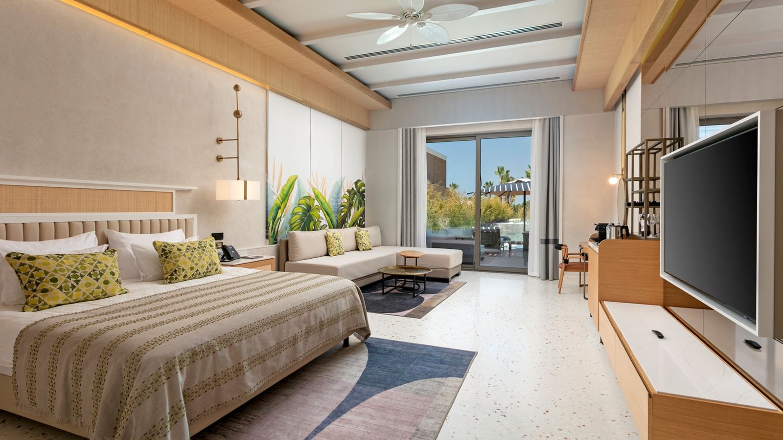 rooms-lagoon-beach-family-swim-up