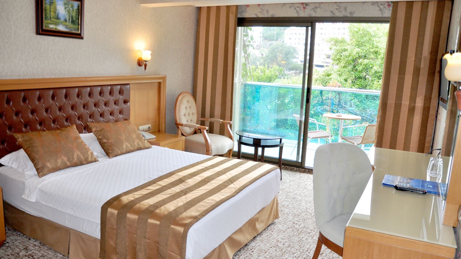 rooms-standard-room-garden-or-pool-view