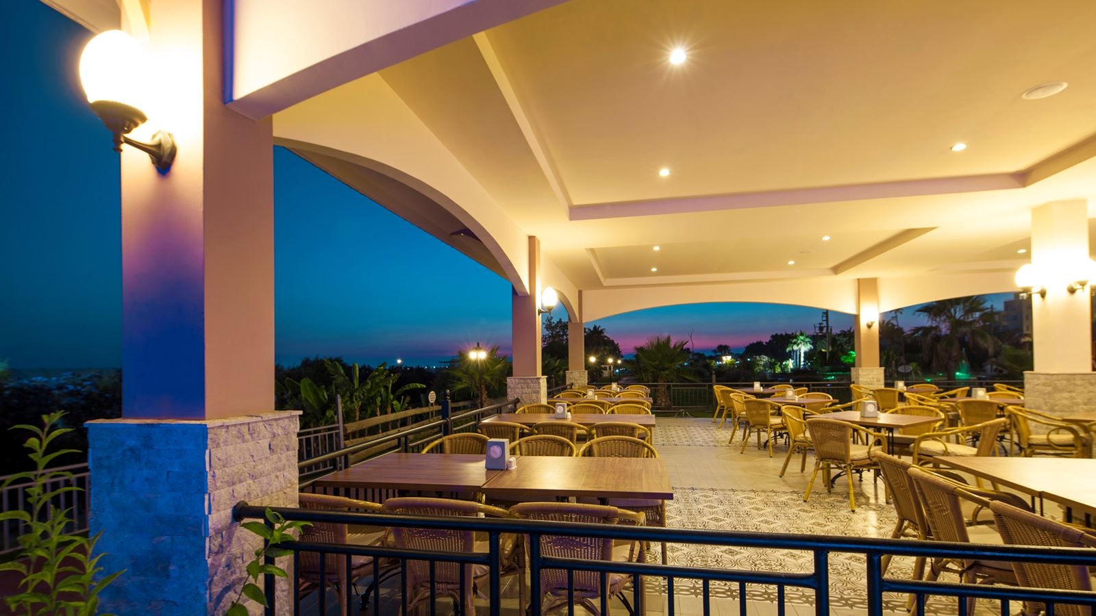 restaurants-paradise-beach-restaurant