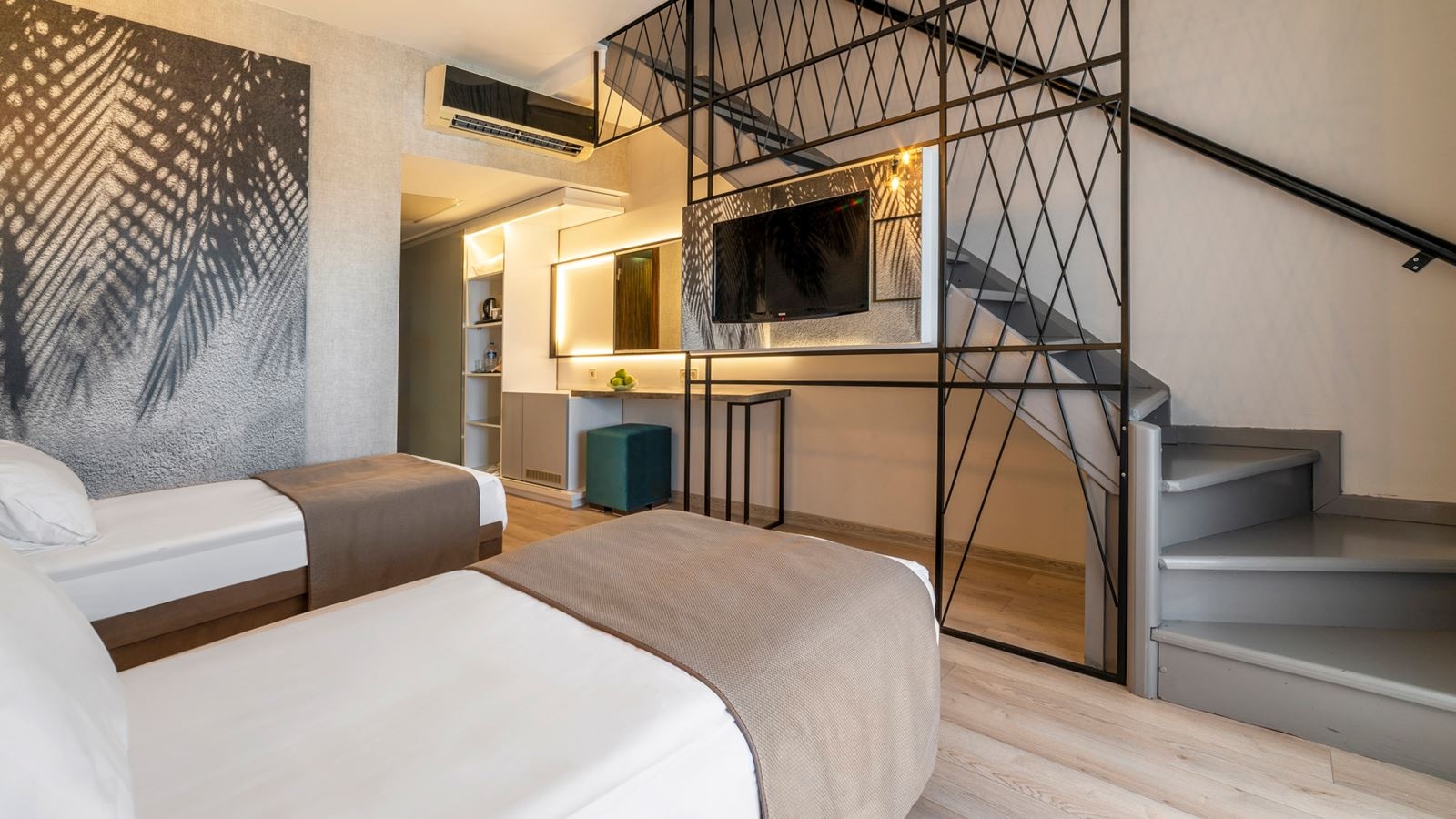 rooms-hotel-dublex-family-room-sea-view