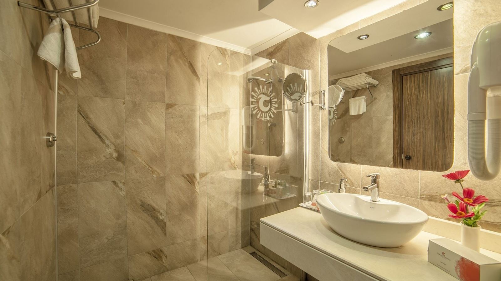 rooms-hotel-standard-room-land-view