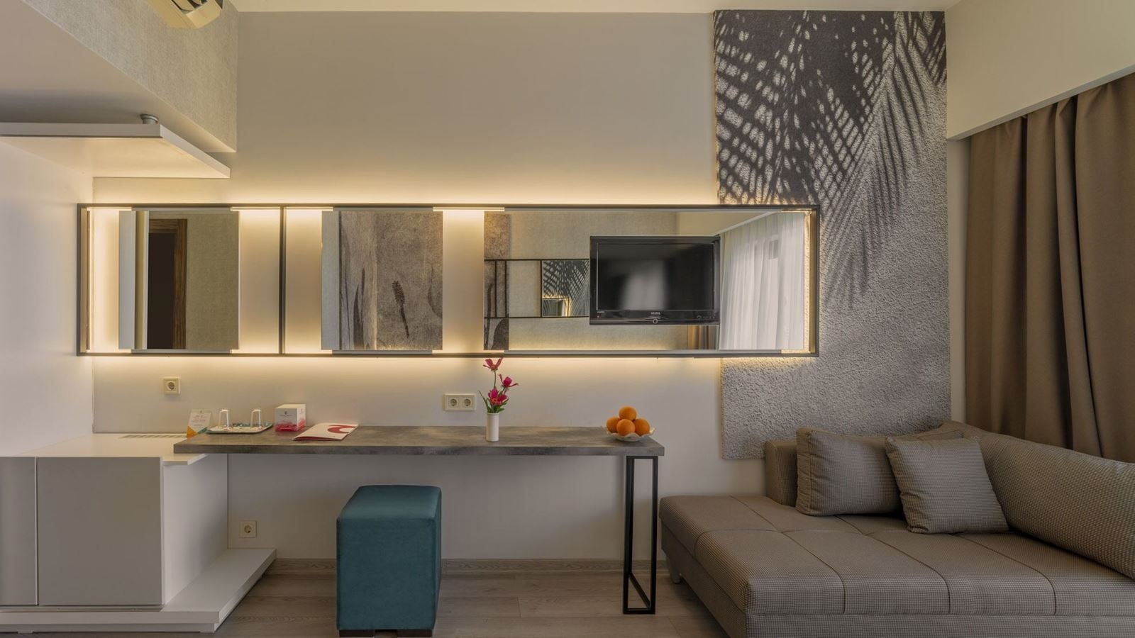 rooms-hotel-dublex-family-room-land-view