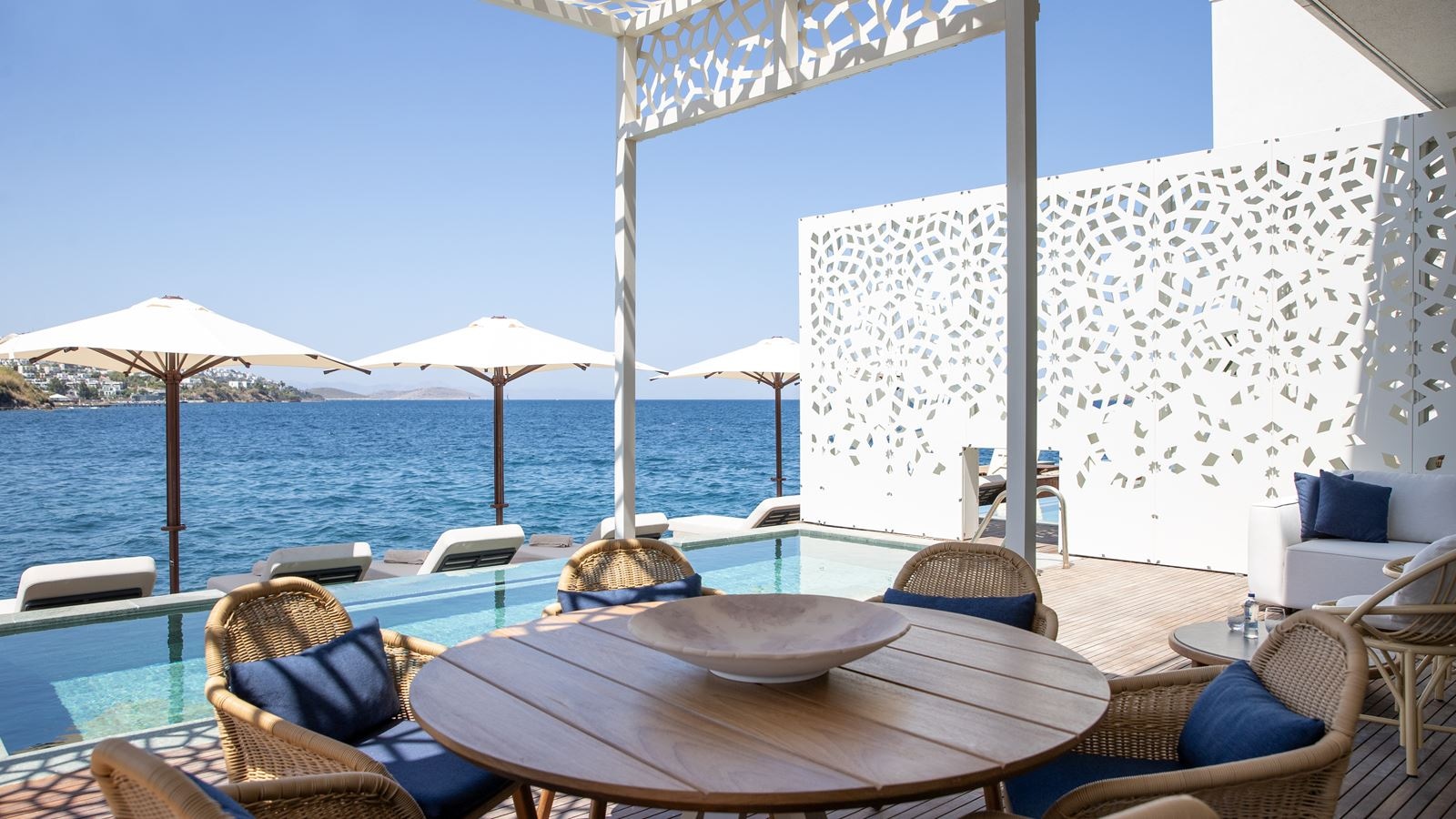 rooms-2-bedroom-panoramic-sea-view-suite-with-pool