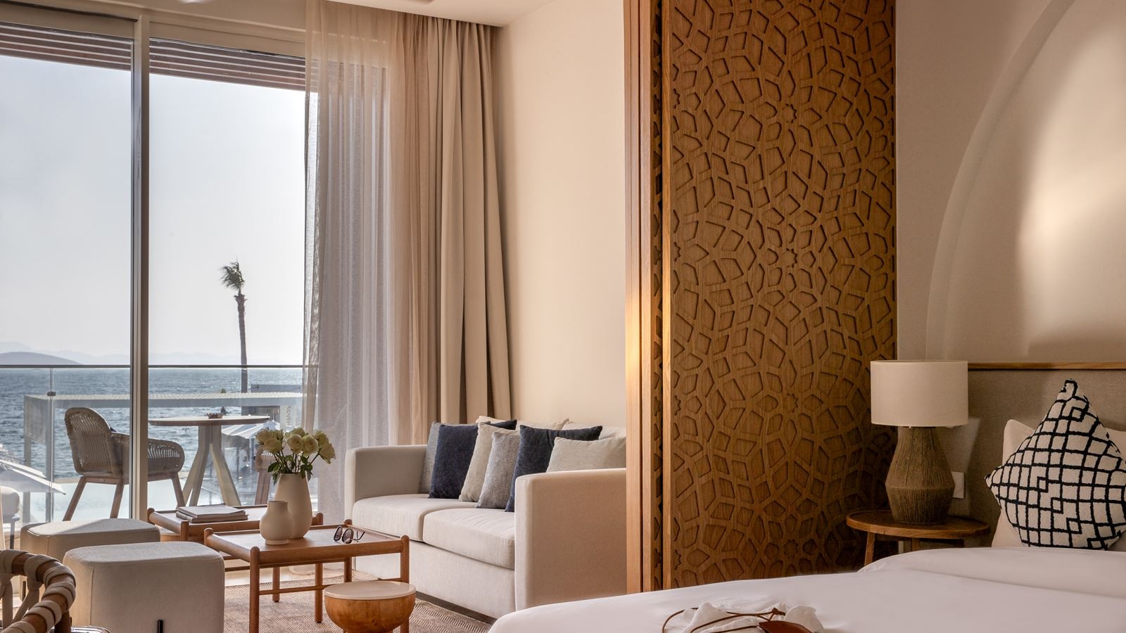 rooms-sea-view-king-room