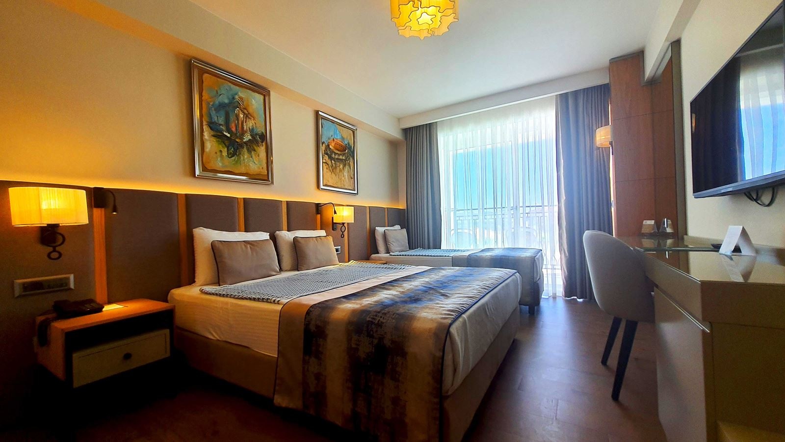 rooms-standard-room-pool-view