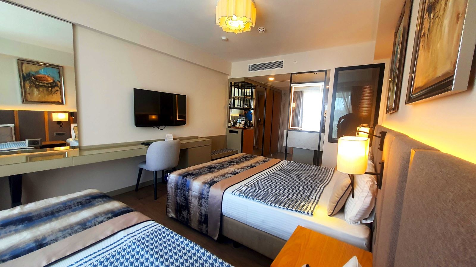 rooms-standard-room-pool-view