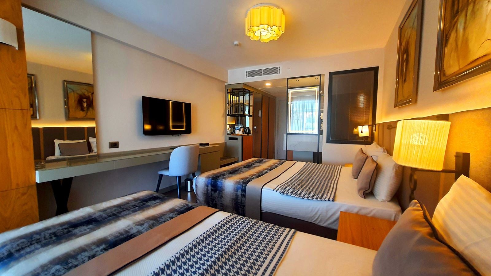 rooms-swim-up-deluxe-room