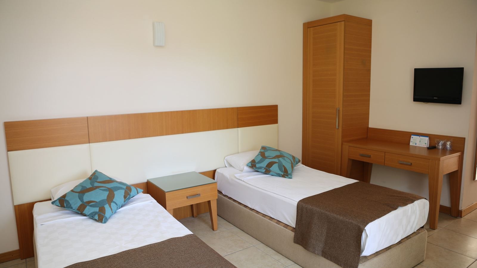 rooms-superior-family-room