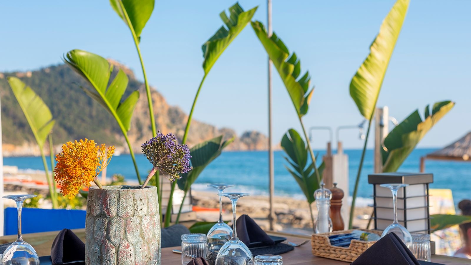 restaurants-bliss-restaurant-beach