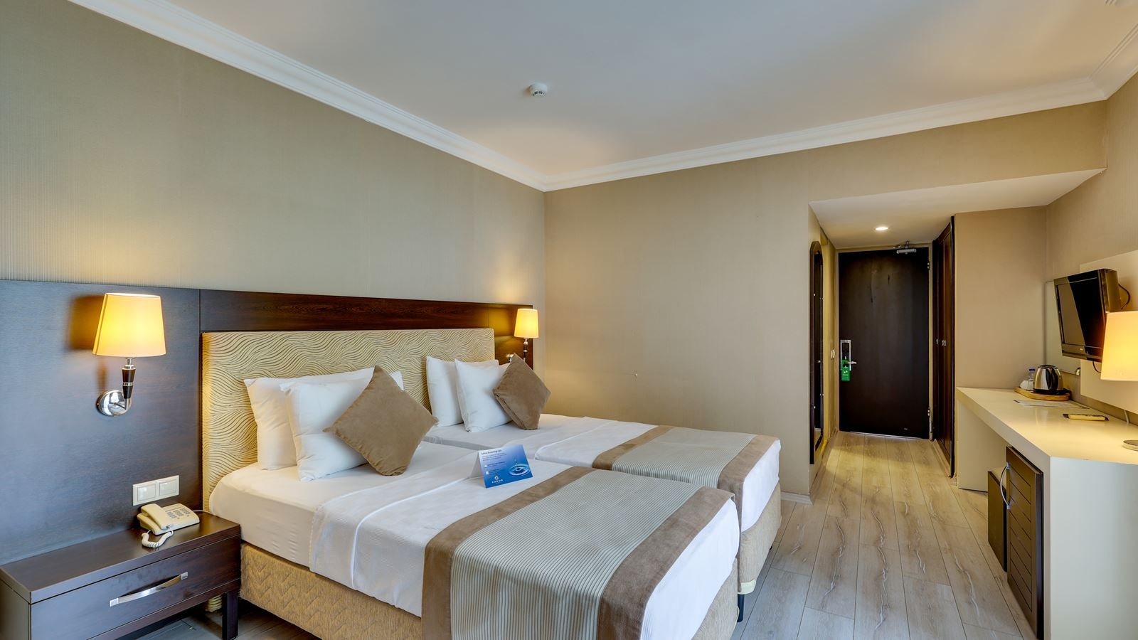 rooms-standard-room-land-view