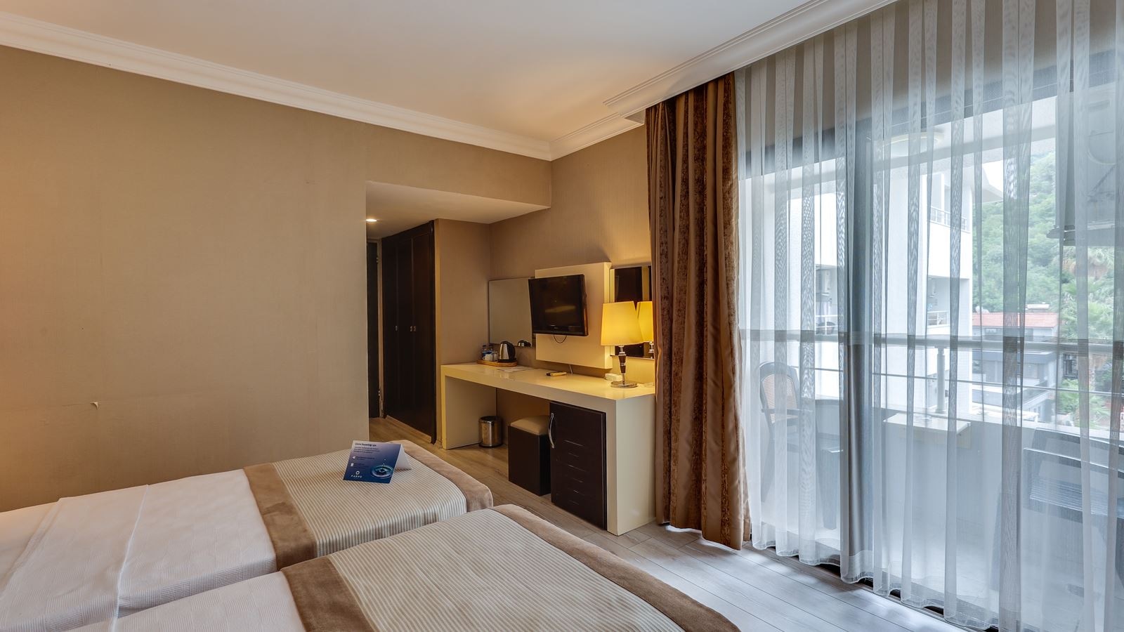 rooms-standard-room-land-view