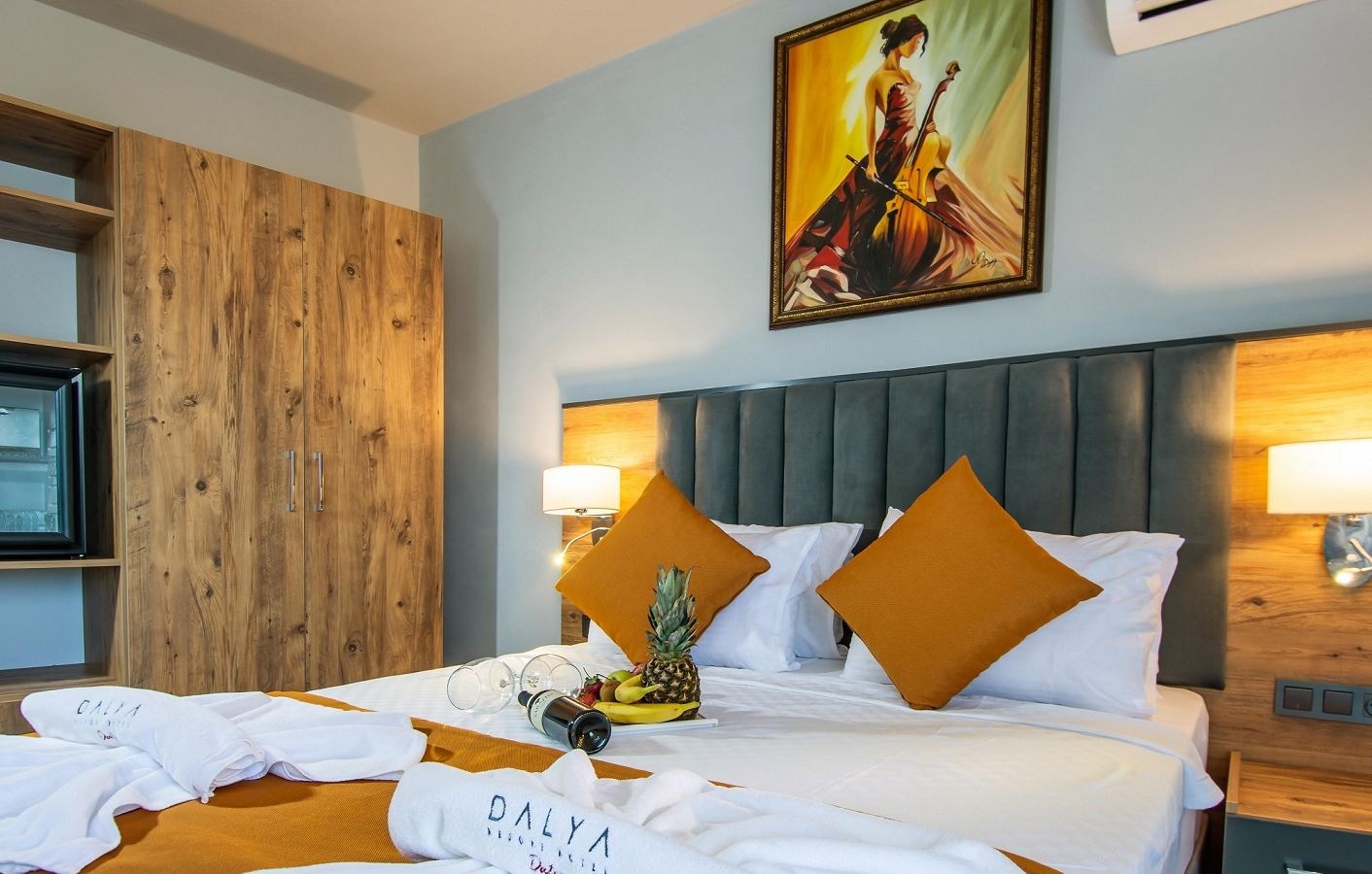 rooms-deluxe-sea-view-room