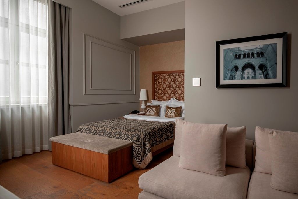 rooms-deluxe-room-french