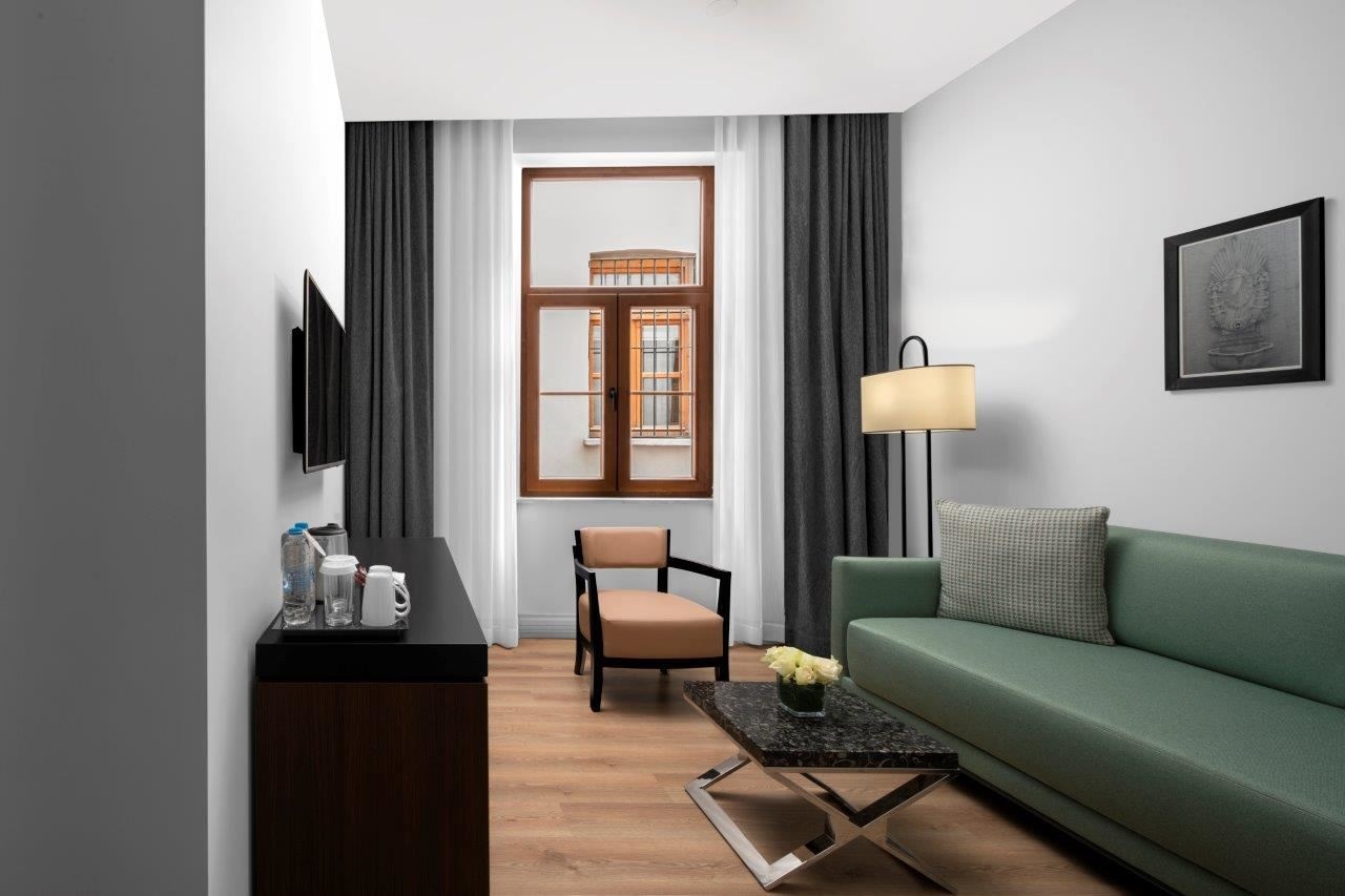 rooms-deluxe-suite-no-view-twin