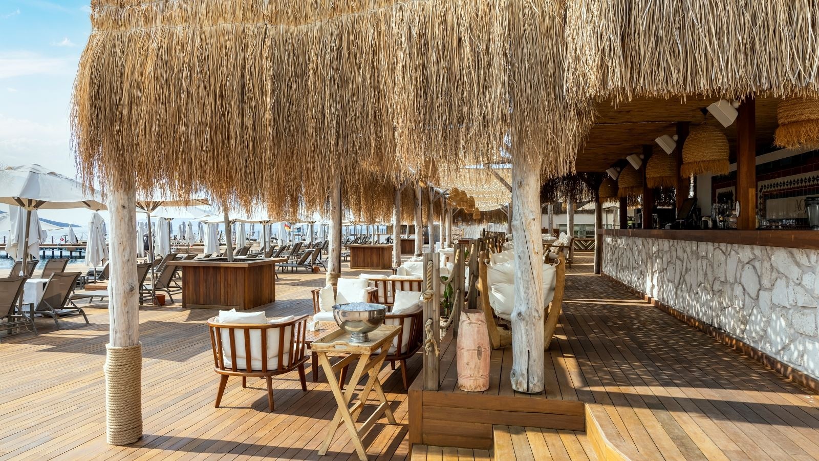 bars-aqua-beach-bar