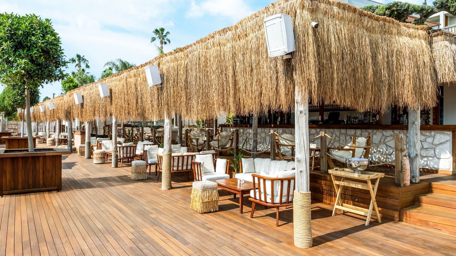 bars-aqua-beach-bar