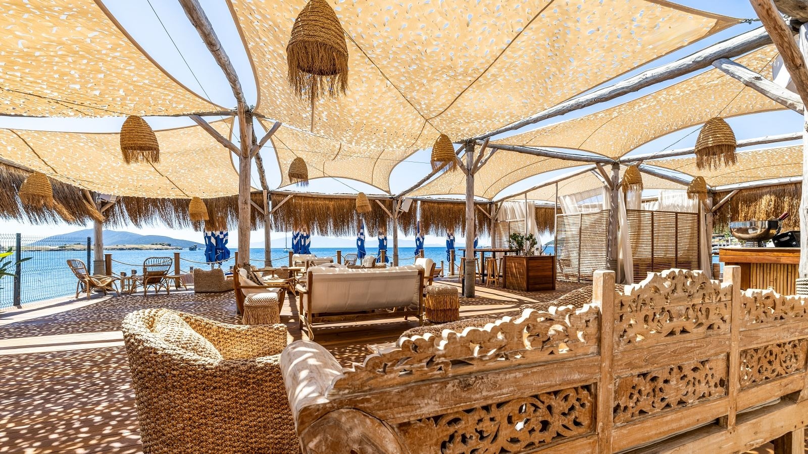 bars-executive-beach-bar