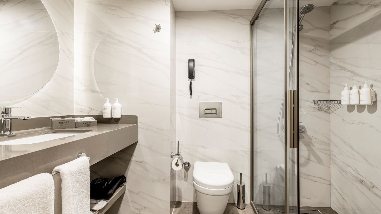 rooms-family-room-non-view-eco